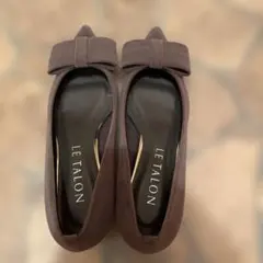 LE TALON（ル タロン） 4.5cmポインテッドプレートリボンパンプスのサムネイル