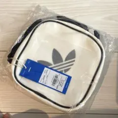 アディダスショルダーバック　新品未使用