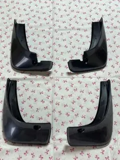 クルーガー 新車外しマッドガード 泥除け 4枚セット保管品のサムネイル