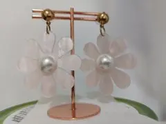 ピンク花形パールピアス フラワー 花 大ぶり 樹脂製キャッチ付　アクセサリー