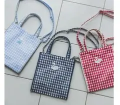 bojji】スワン刺繍 ギンガムチェック お散歩ビニールトートバッグ