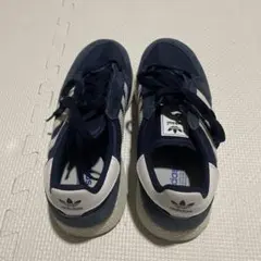 アディダススニーカー
