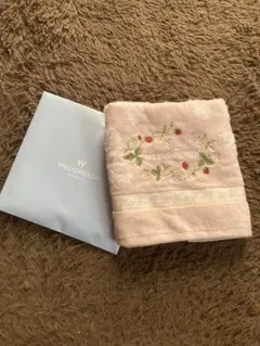 【未使用】WEDGWOOD 刺繍入りウォッシュタオル 可愛いいちご柄