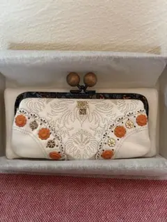 Anna Sui 花柄刺繍 長財布のサムネイル