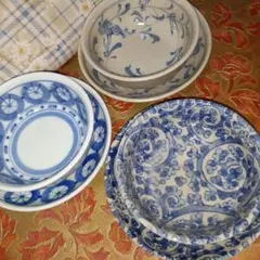 青い花柄の陶器ボウル3個セット
