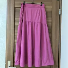ピンクのティアードロングスカート