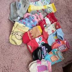 カラフルキャラクターキッズ靴下１７枚セット