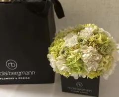 【新品】ニコライバーグマン プリザーブドフラワー　キューブアレンジメント