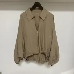 ベージュ ジップアップ ブルゾン ジャケットのサムネイル
