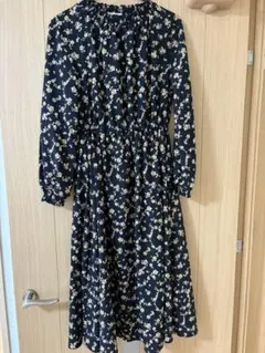 ハニーズ 花柄 ロングワンピース 長袖 ウエストゴム フレア ブラック　春秋