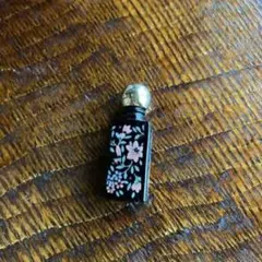 ミニ香水瓶 花柄 ブラック