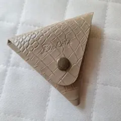 Dakota クロコ型押し 三角コインケース ベージュ