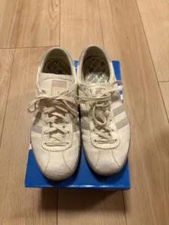 adidas タバコ グルーエン クリームホワイト 24cm