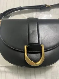 CHARLES & KEITH ブラックショルダーバッグ