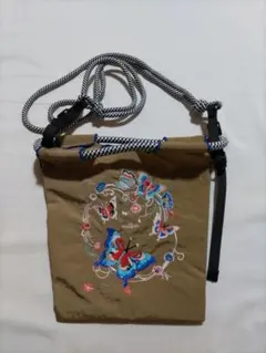 新品　ショルダーバッグ　刺繍　蝶