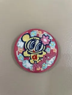 ナルミヤキャラクターズ　ビスケット　刺繍缶バッジ　エンジェルブルー　ハナちゃん