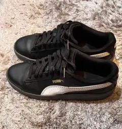 PUMA ブラックスニーカー