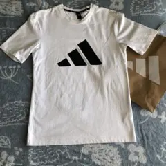 adidas Tシャツ　ホワイト