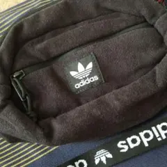 今月まで！海外限定　adidas　ボディバック　ウエストバック