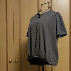 ARTISAN アルチザン 裾タック キーネック カットソー Tシャツのサムネイル