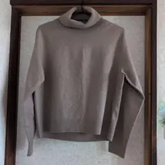 ユニクロ　ベージュ タートルネックニット 長袖