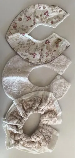 コットン製スタイセット（花柄・無地）
