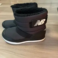 New Balance 黒ブーツ