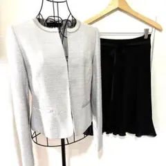 ライトグレー ノーカラー ツイードジャケット フレアースカート　プリーツ　ラメ