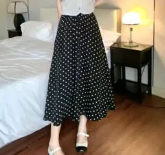 新品未使用☆ ドット柄 ロング スカート 春夏服 ボトムス　ブラック　サイズＦ