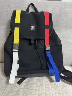 adidas バックパック 黒 カラフルストラップ リュック 通学用
