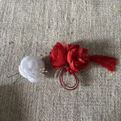 赤と白の花飾り かんざし　成人式　結婚式