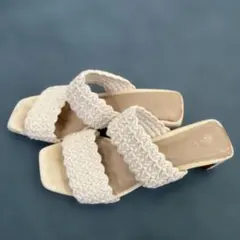H&M スクエアトゥ 編み込みミュール ベージュ (22~22.5cm)のサムネイル