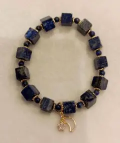 【デザインブレスレット】月と星のチャームつき ラピスラズリ キューブカット