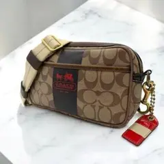 コーチ シグネチャー カメラバッグ サコッシュ ヘリテージ PVC レザー