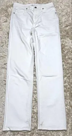 スリムストレートハイライズジーンズ