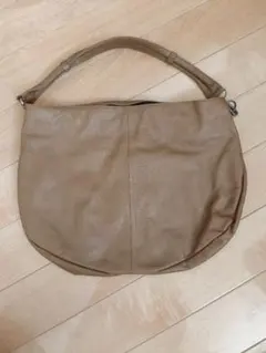 【箱あり】TOUT Y EST sac nacelle ショルダーバッグのサムネイル