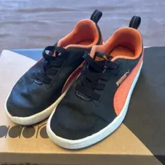 プーマ　スニーカー　18cm 軽量　履きやすい