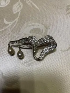 シルバーブローチ クリスタル パール付き　アンティーク風