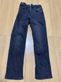 ZARAキッズ　フレアデニムパンツ スリット入りブラック９歳　134cm