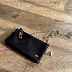 黒のナイロンショルダーバッグ