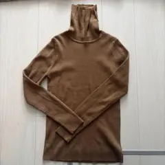 GU ベージュ ハイネック タートルネック リブニット