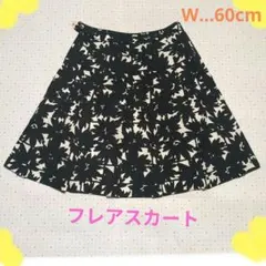 フレアミニスカート 花柄 黒と白　甘すぎないスカート