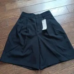 GU ブラック タック入りキュロット S　新品、タグ付き