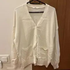 アイボリー ボタン付きカーディガン