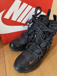 NIKE タンジュンハイライズスニーカーブーツ