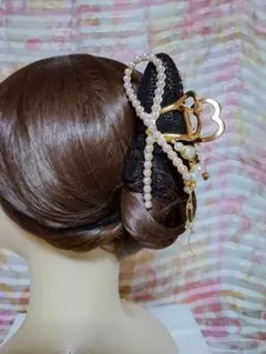 エレガントなパールとゴールドのヘアピン