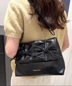 ショルダーバック 黒 リボン