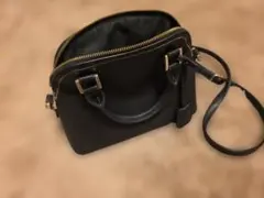 黒のレザーショルダーバッグ