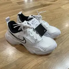 ナイキ　エアハイツ　24.5センチ
