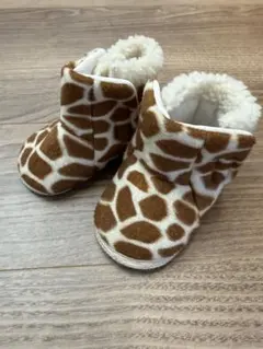 キリン柄　フリースブーツ　ムートンブーツ　ベビーブーツ　12.5センチ